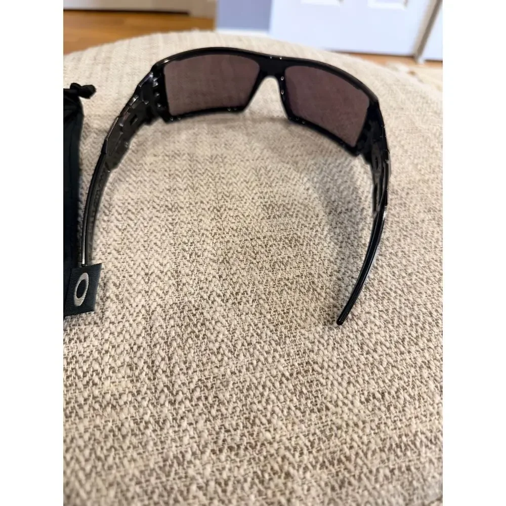 Oakley Oil Rig 03-460 Sunglasses Polished Black Warm Grey Lens w/ Bag